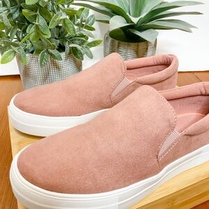 Women's Slip-On Suede Sneakers - Pink